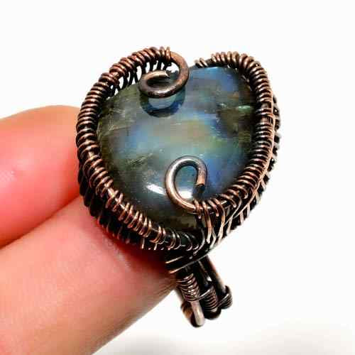 Selene’s Heart – Labradorite Copper Ring