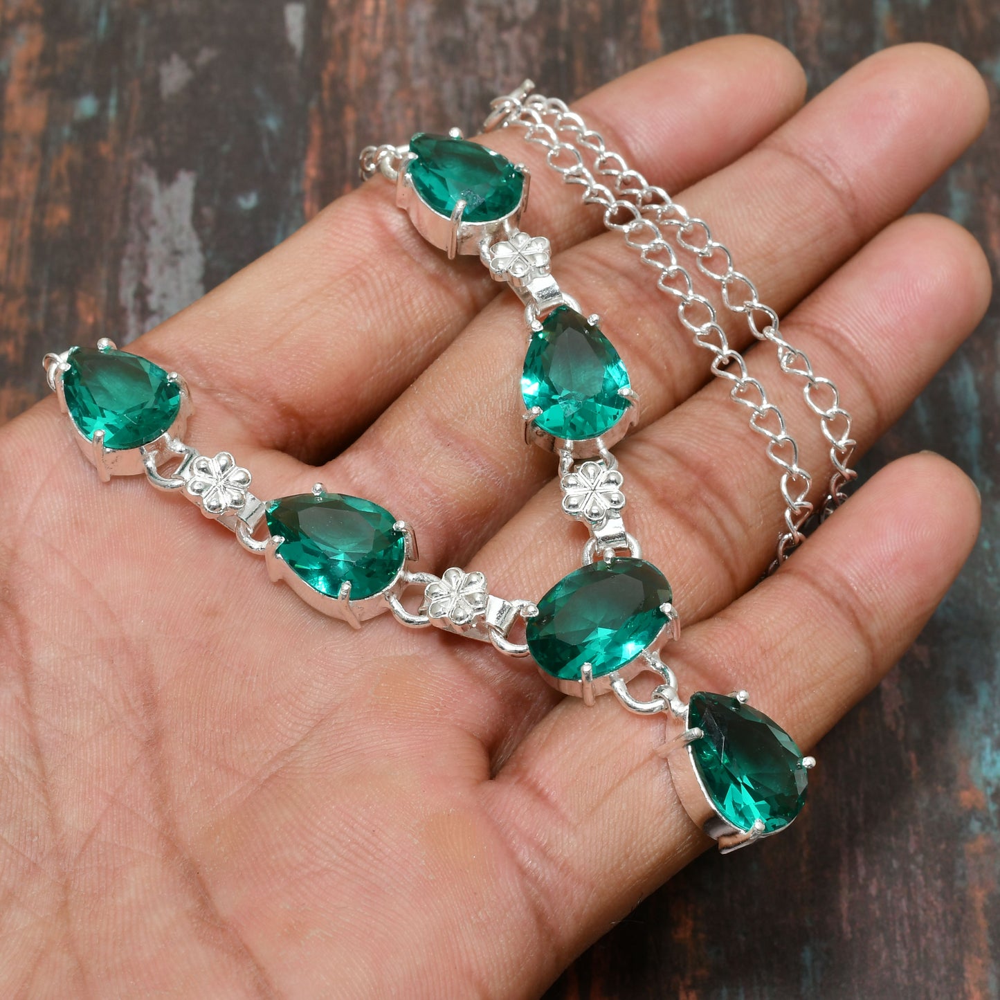 Emerald Elegance – Silver Emerald-Hued Crystal Necklace