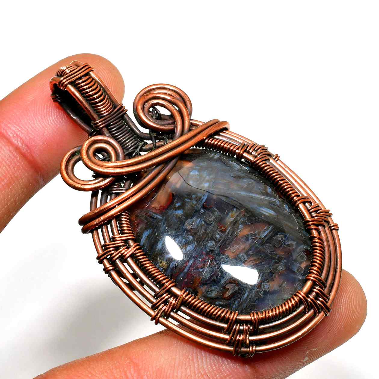 Aurora’s Embrace – Labradorite Copper Pendant