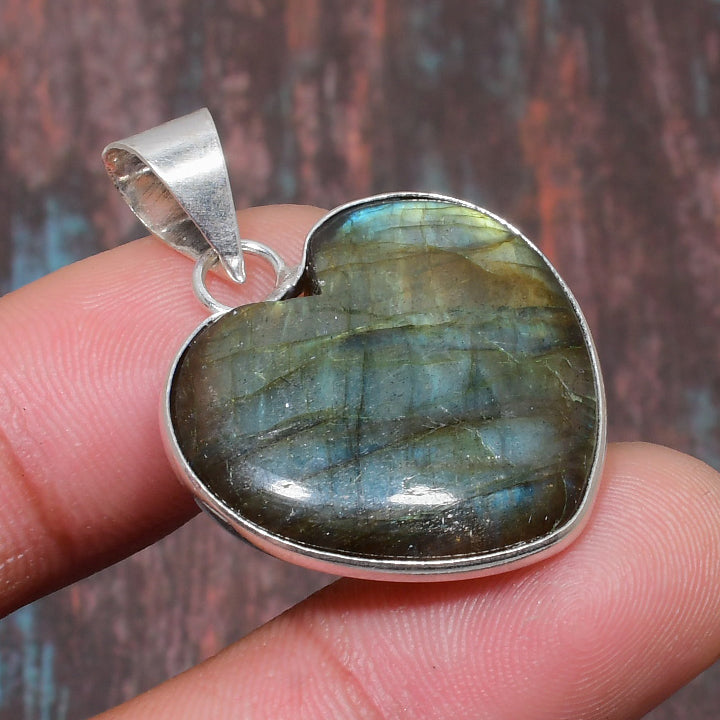 Mystic Heart – Labradorite Silver Pendant