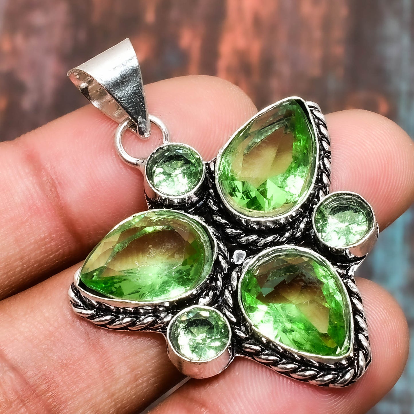 Verdant Embrace – Sterling Silver Peridot Pendant