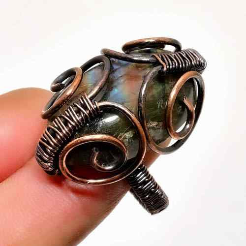 Selene’s Radiance – Labradorite Copper Ring