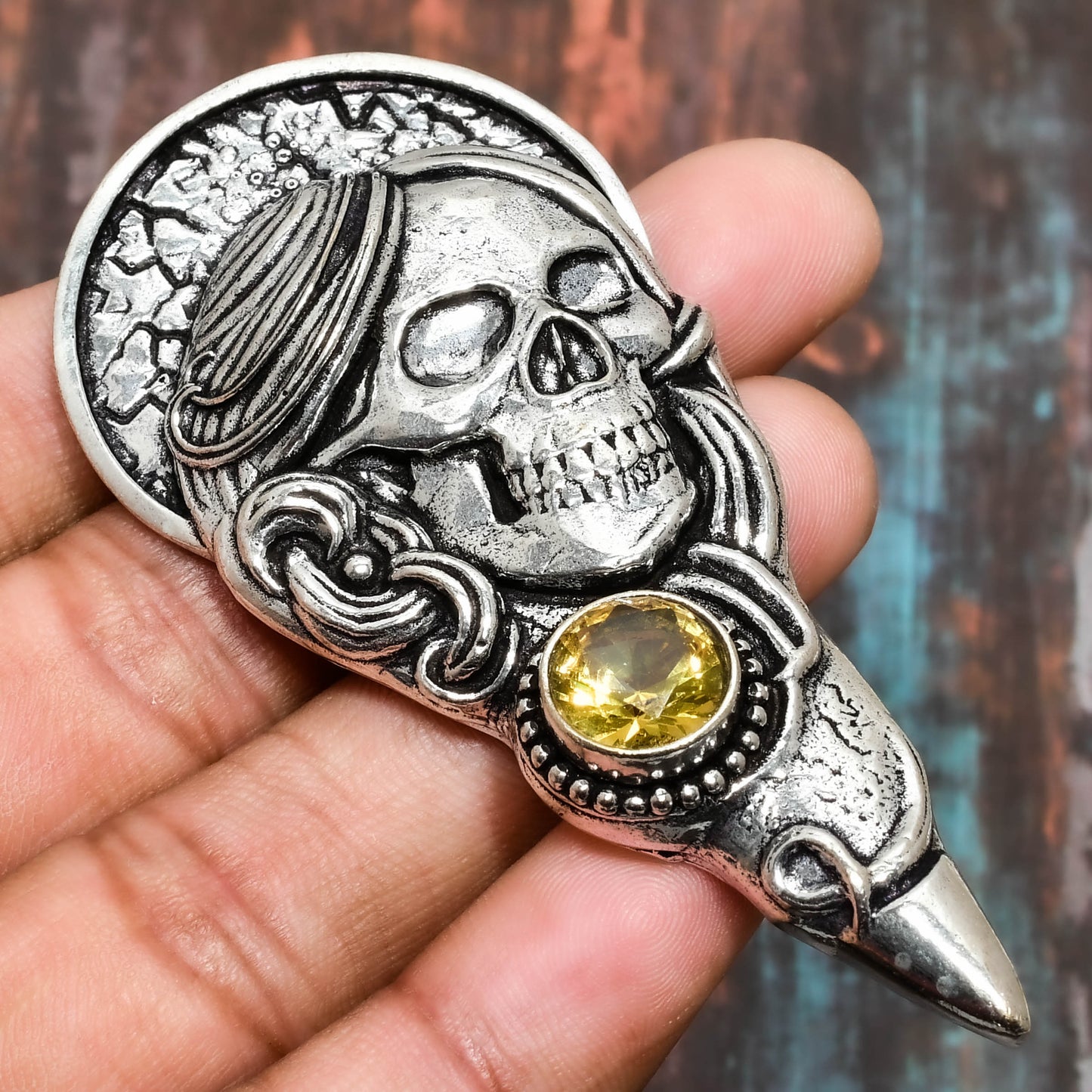 Skull of Destiny – Citrine Silver Brooch