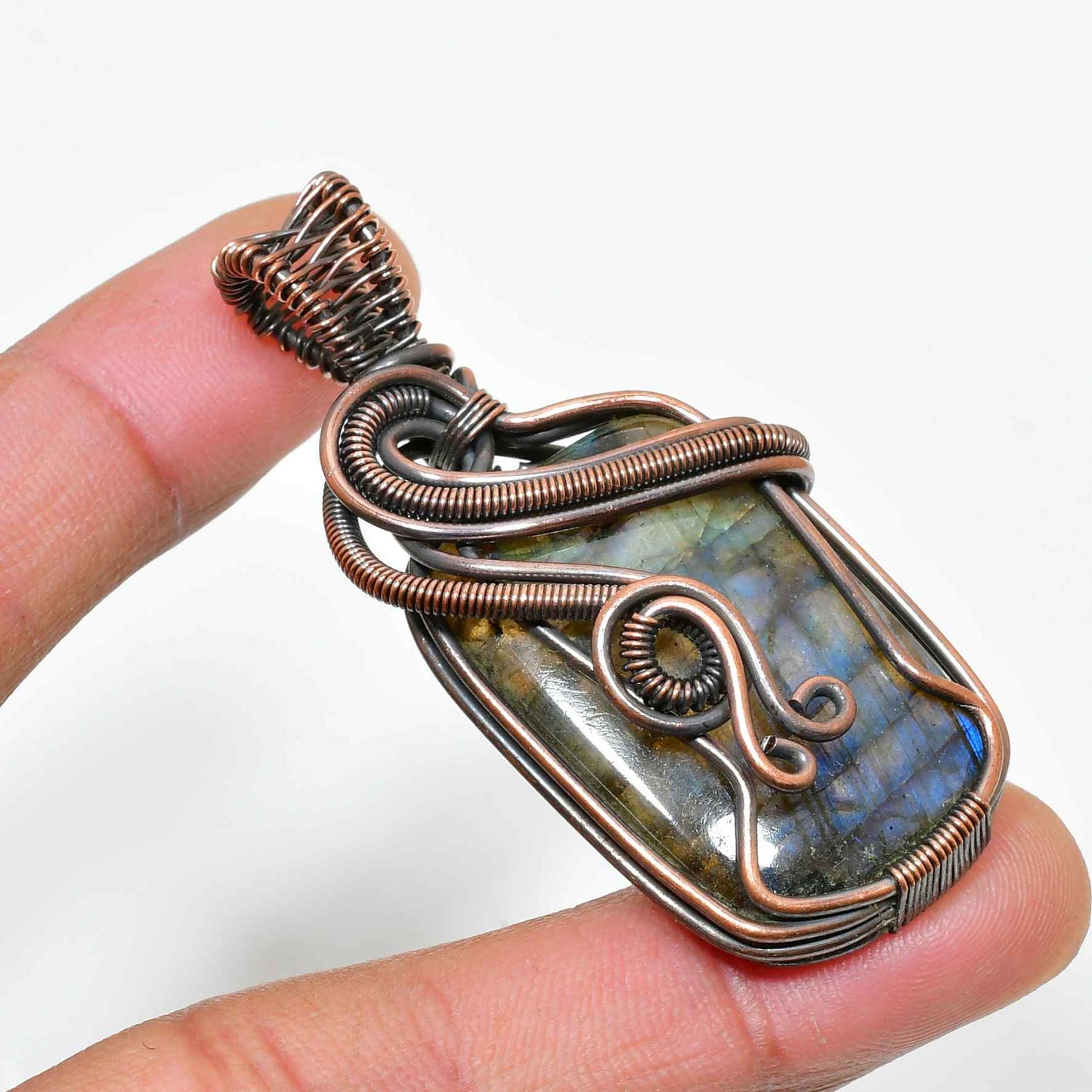 Moonlit Essence – Labradorite & Copper Pendant