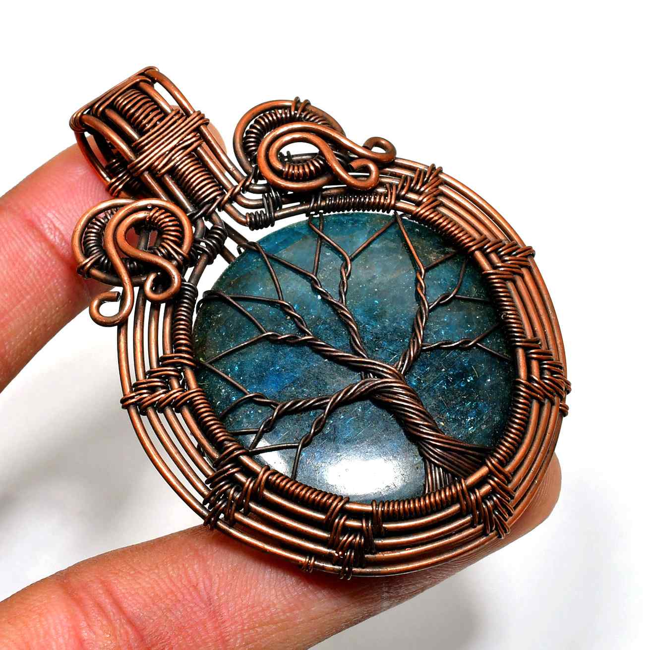 Arbor’s Radiance – Labradorite Tree of Life Pendant