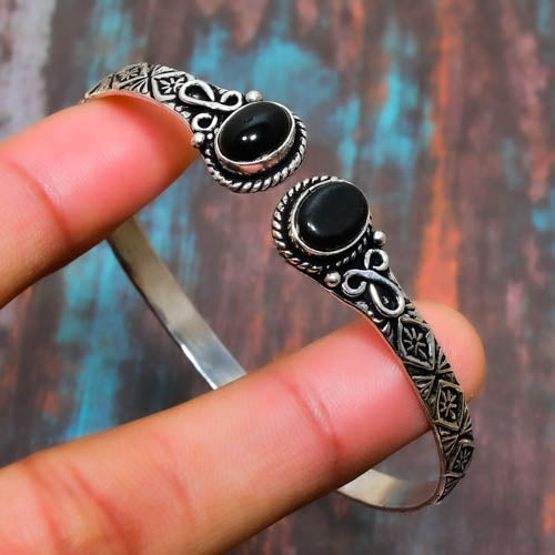 Midnight Aegis – Black Onyx Silver Cuff