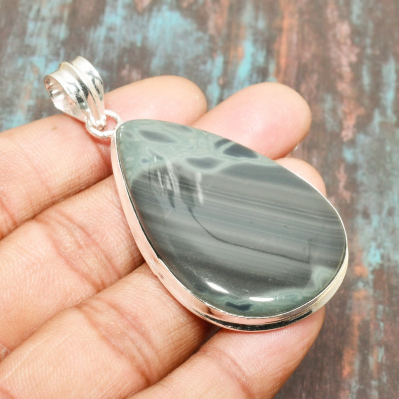 Grounded Grace – Gray Agate Sterling Silver Pendant