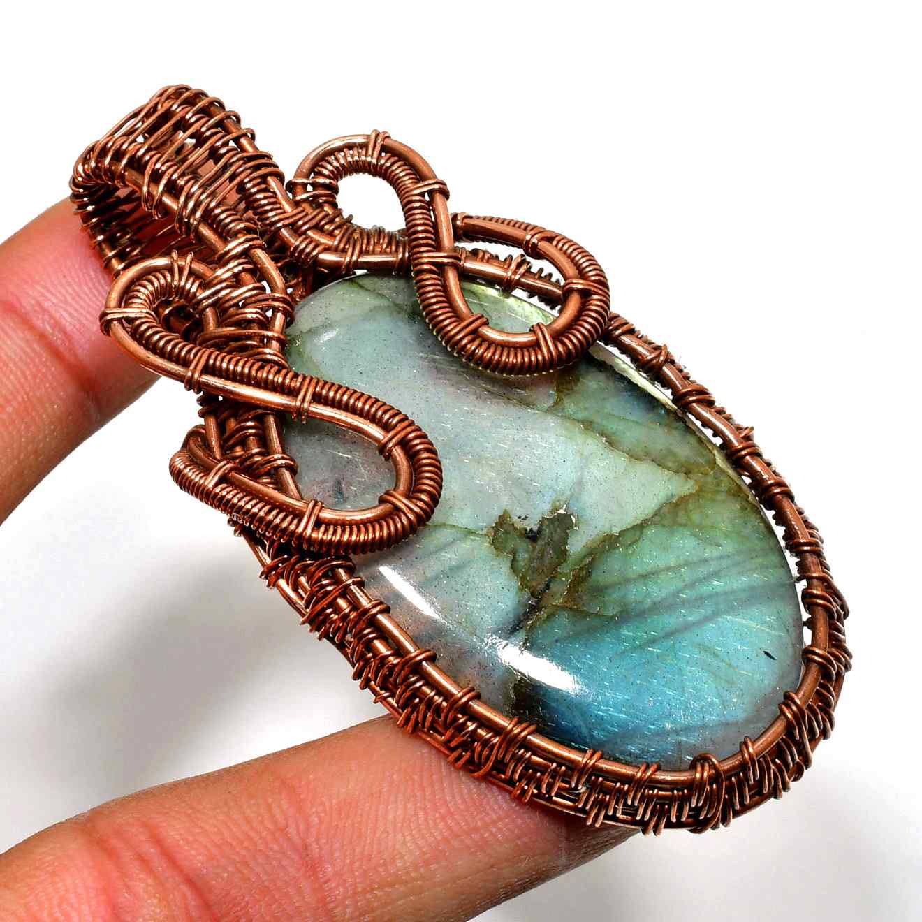 Selene’s Gleam – Labradorite Copper Pendant