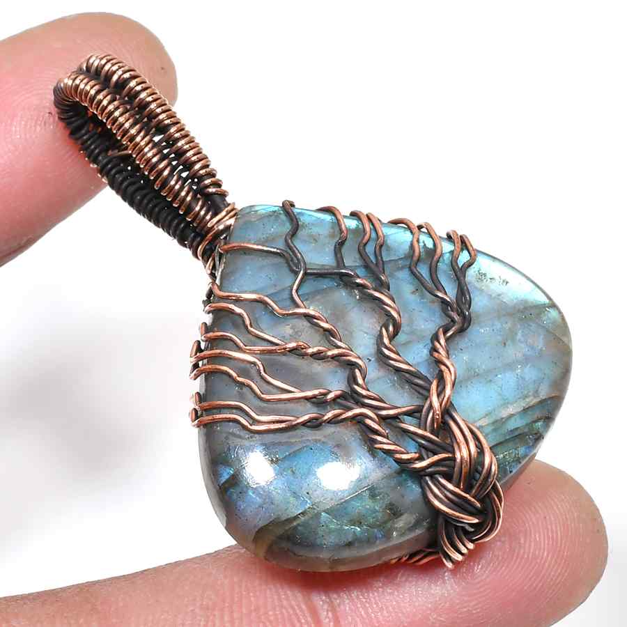 Selene’s Shield – Labradorite Copper Pendant