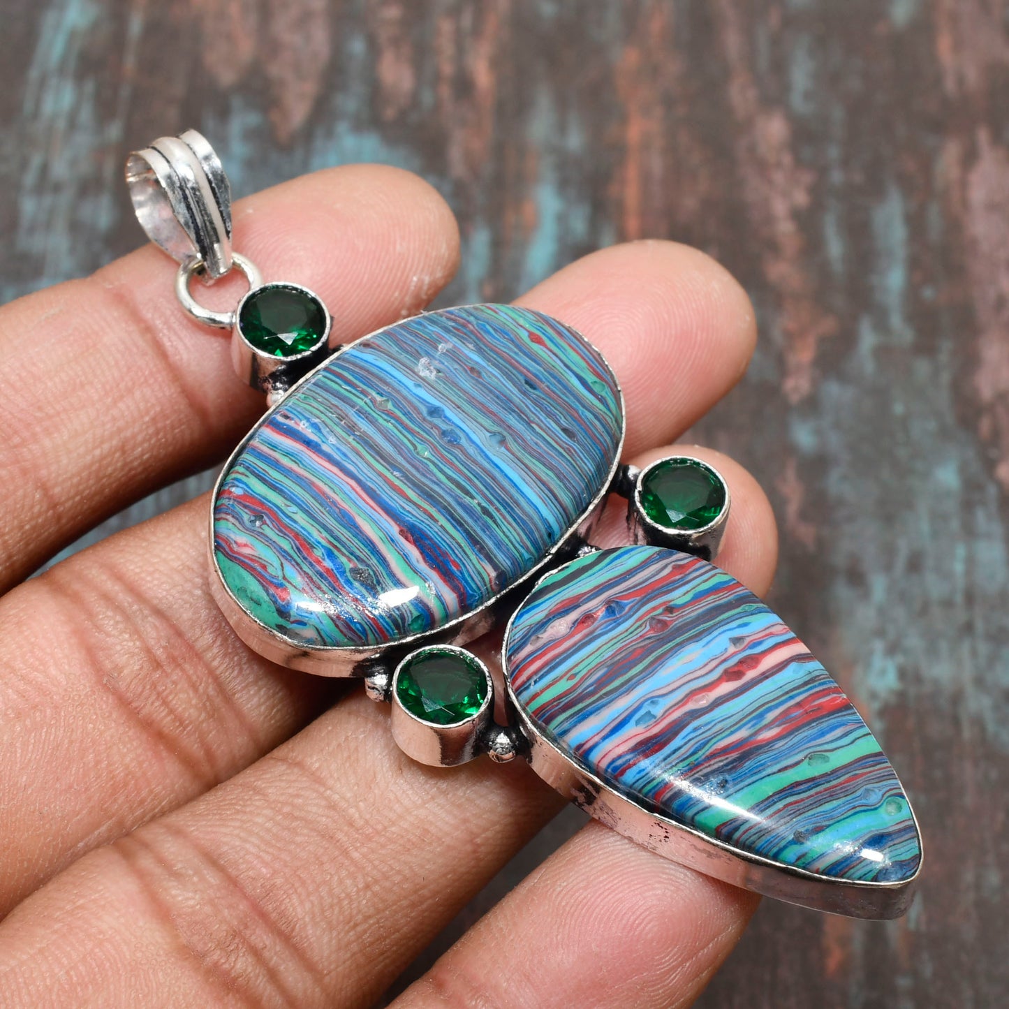 Verdant Strata – Striped Natural Stone Pendant