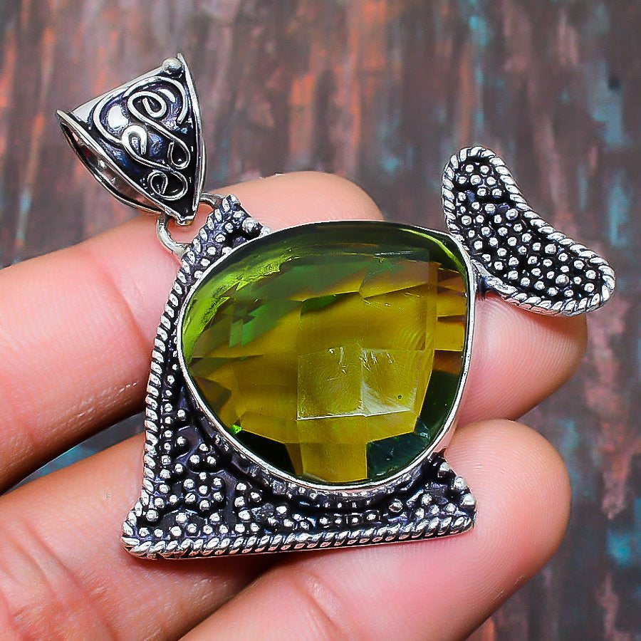 Verdant Harmony – Sterling Silver Peridot Pendant