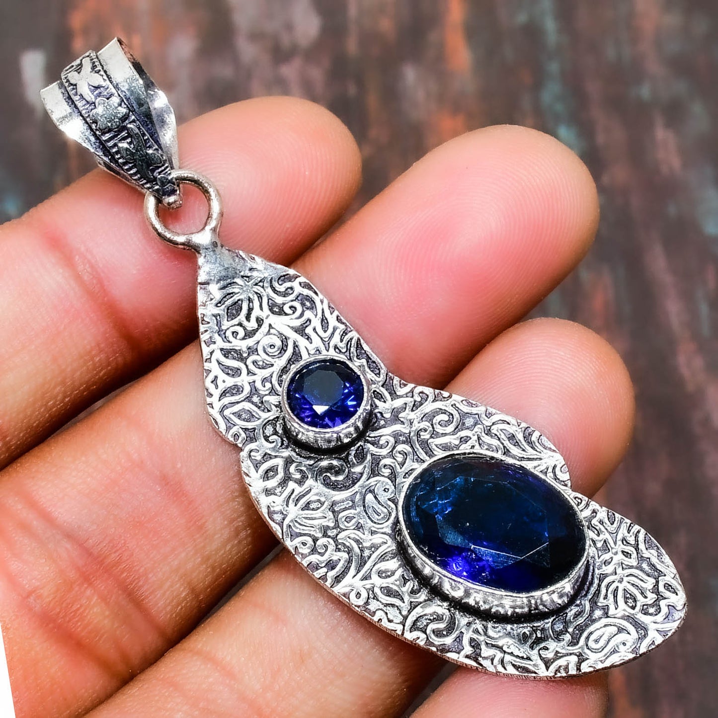 Luna’s Radiance – Silver Moonstone Pendant