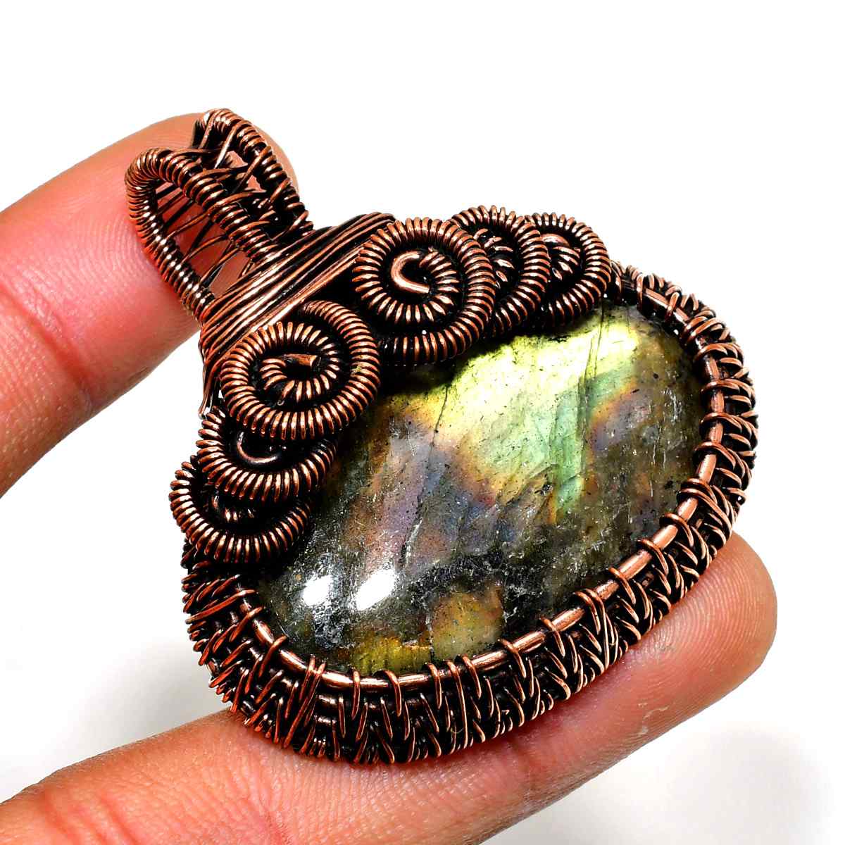 Glimmering Guardian – Copper-Wrapped Labradorite Pendant