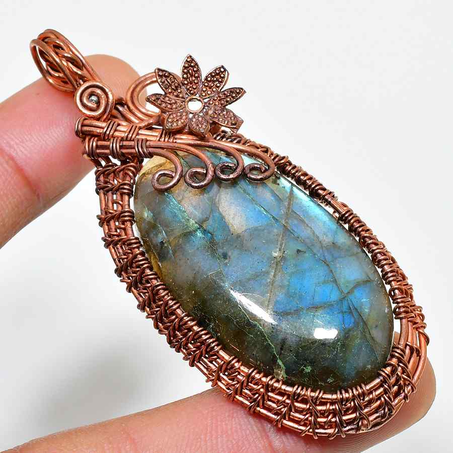 Celestial Cascade – Copper-Wrapped Labradorite Pendant