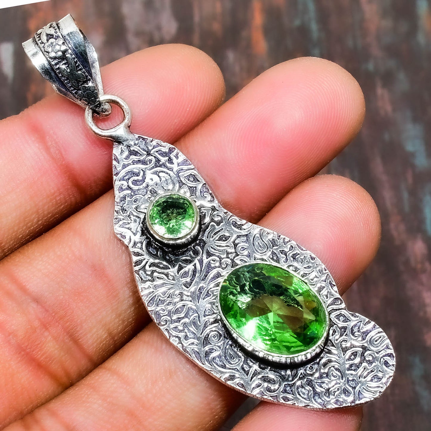 Verdant Glow – Sterling Silver Peridot Pendant