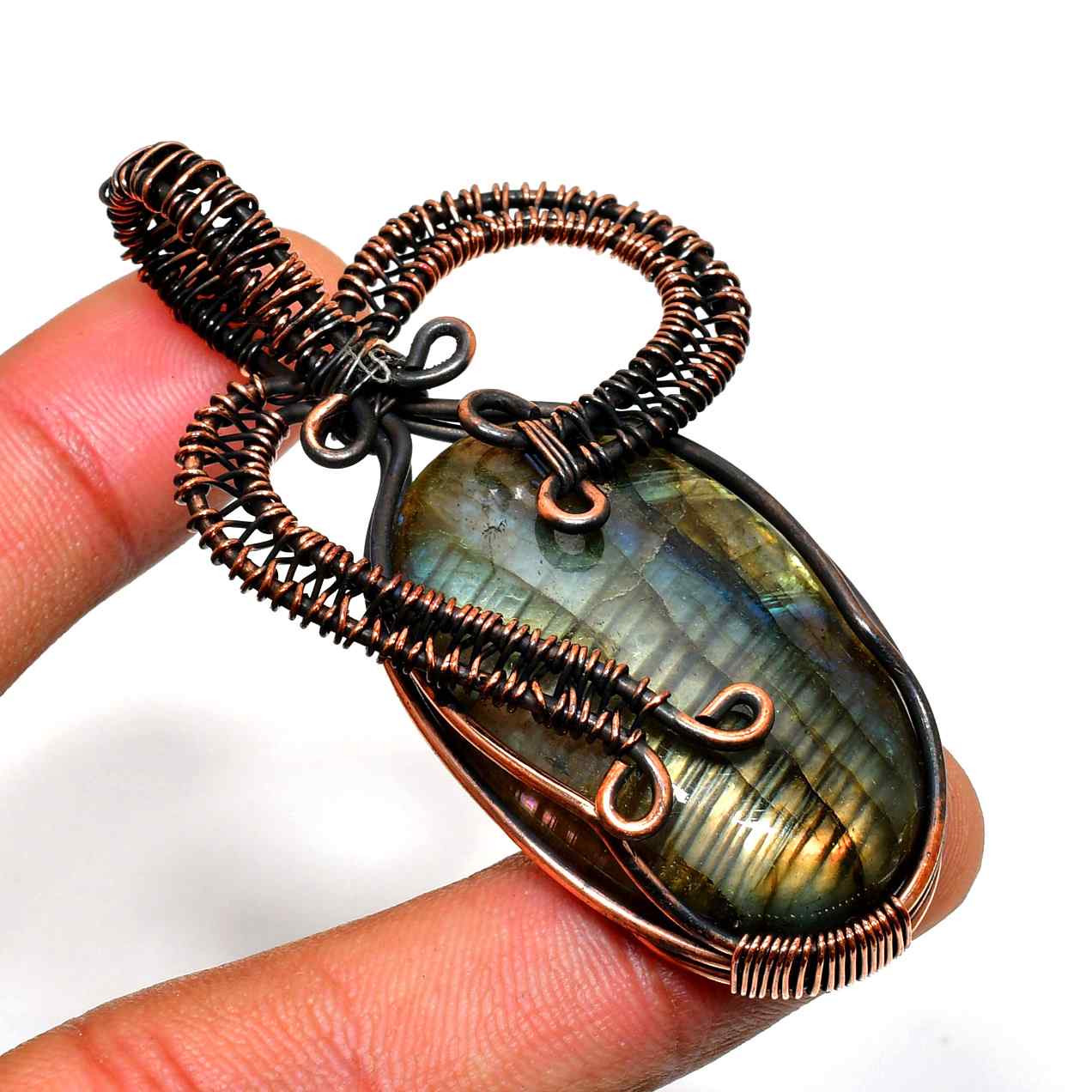 Aurora’s Embrace – Labradorite & Oxidized Copper Pendant