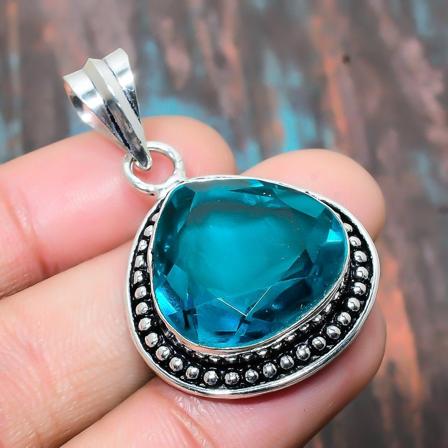 Ocean Serenity – Silver Aqua Gemstone Pendant