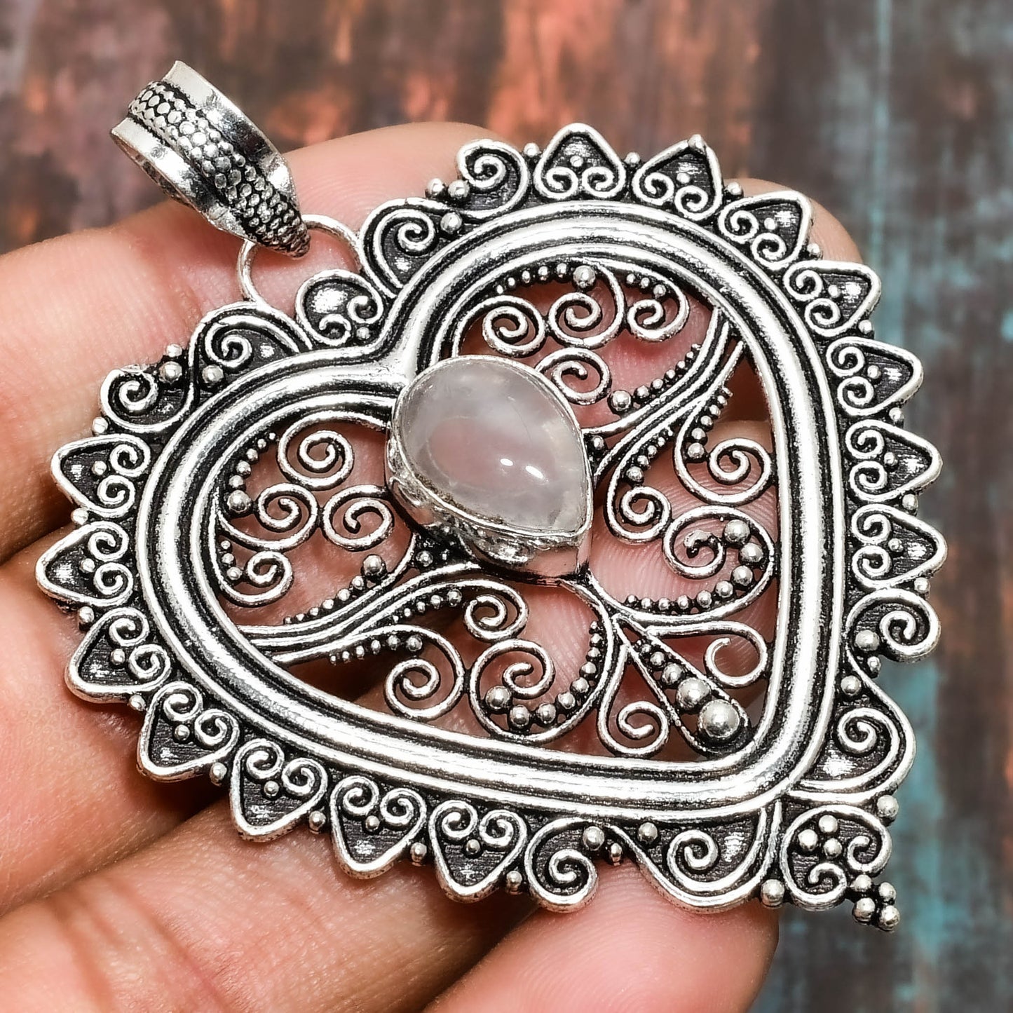 Heartfelt Elegance – Silver Rose Quartz Pendant