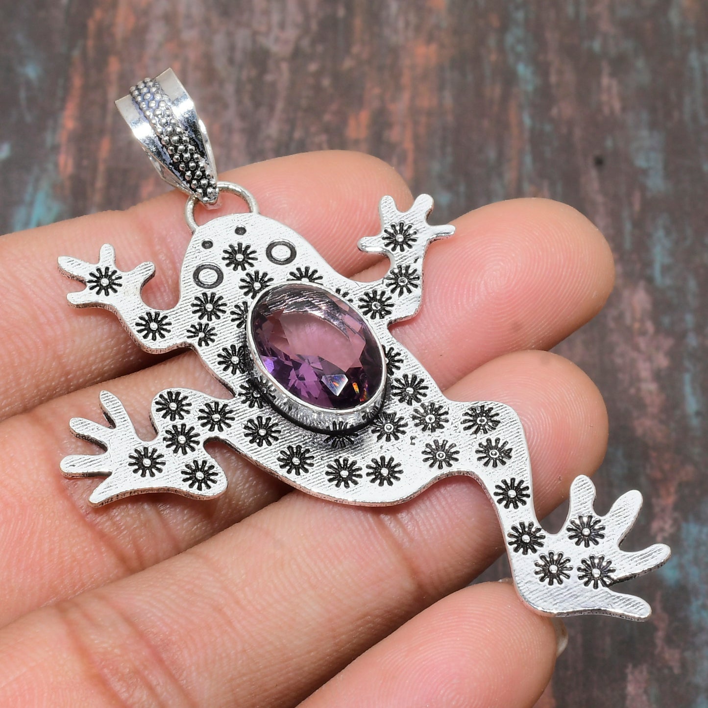 Moonlit Frog – Sterling Silver Amethyst Amulet