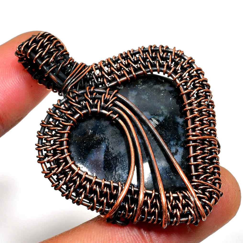 Cosmic Heart – Labradorite Copper Pendant
