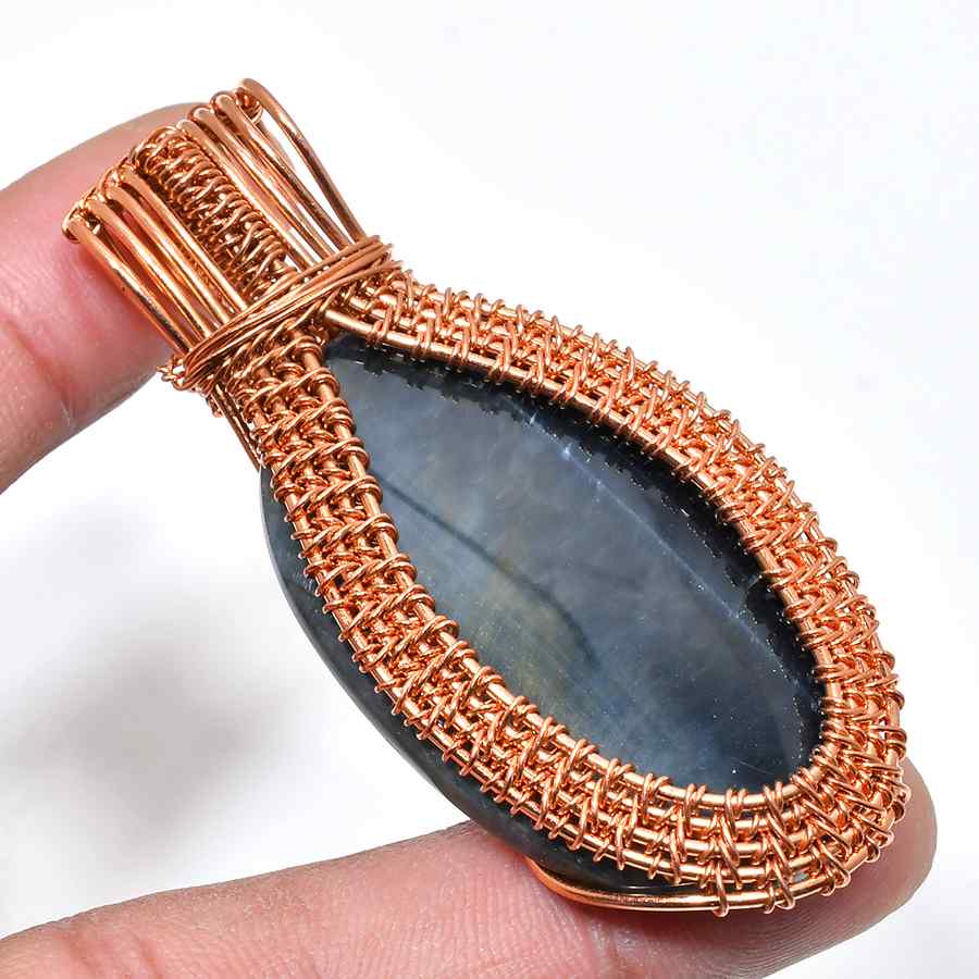 Selene’s Shimmer – Copper Labradorite Pendant