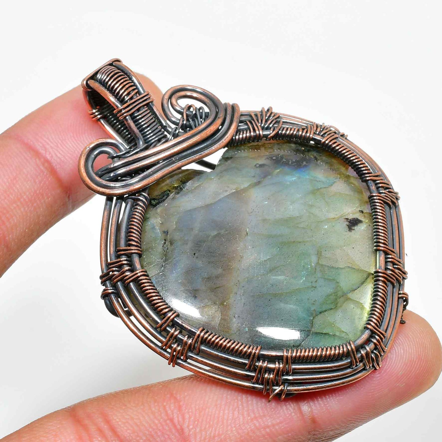 Luna’s Veil – Labradorite Copper Pendant