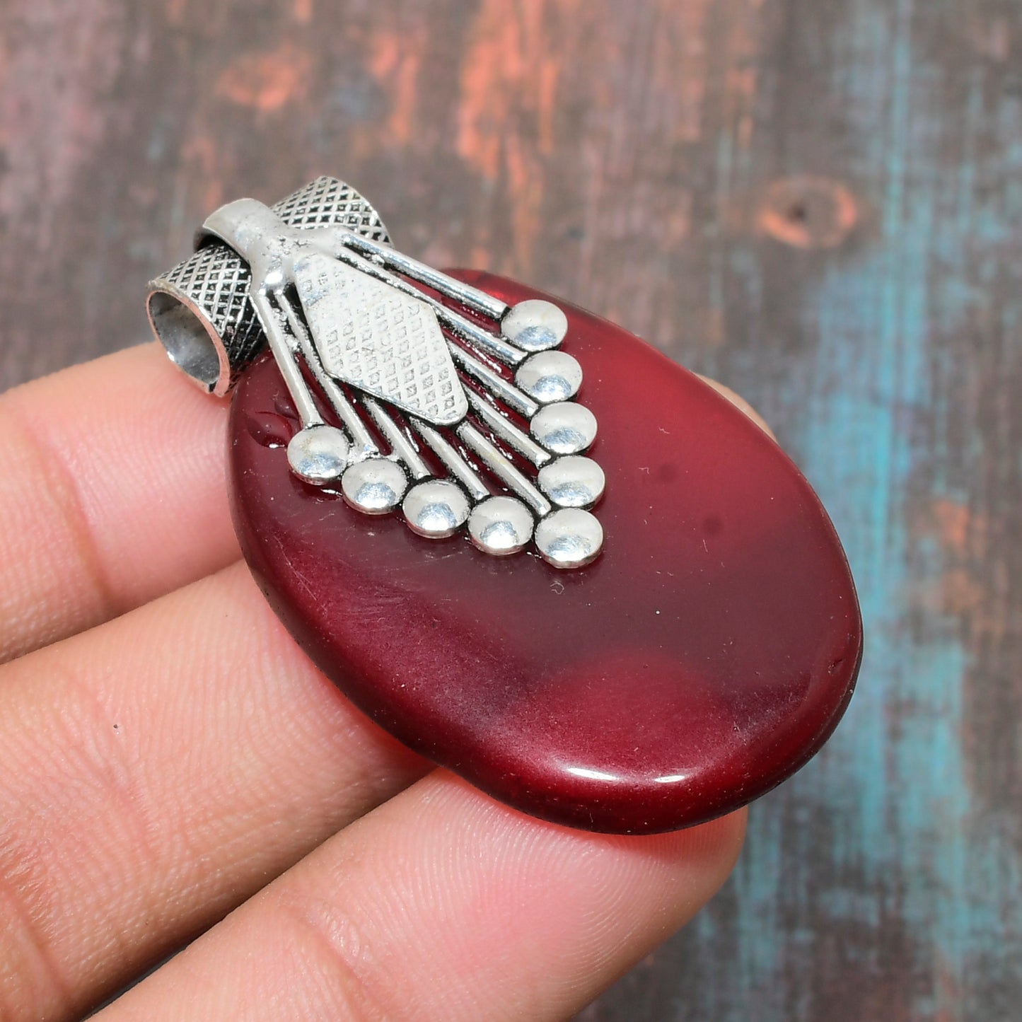 Ember’s Embrace – Handcrafted Garnet & Silver Pendant