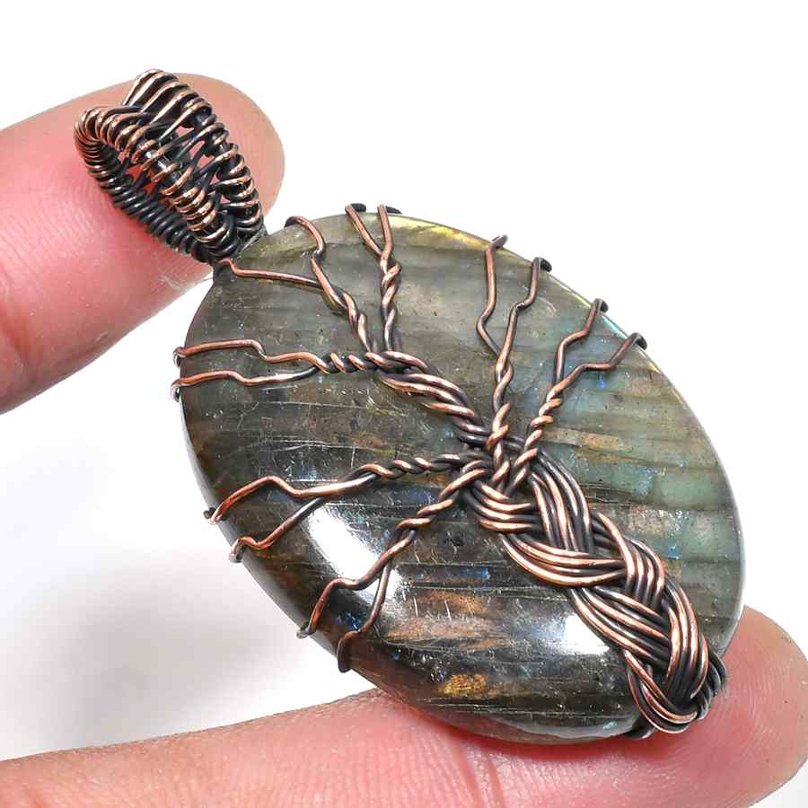 Ember’s Heart – Labradorite Copper Pendant