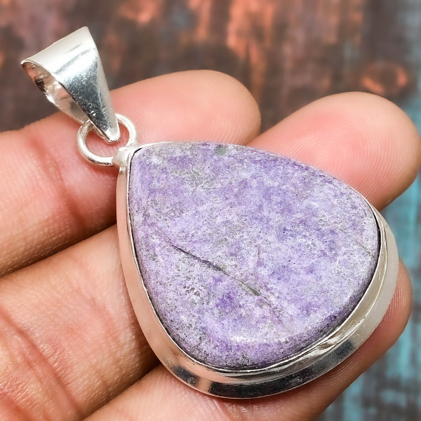 Clarity’s Embrace – Silver Amethyst Pendant