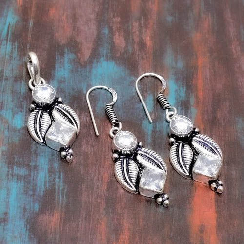 Sylvan Silver – Leaf Earrings & Pendant Set
