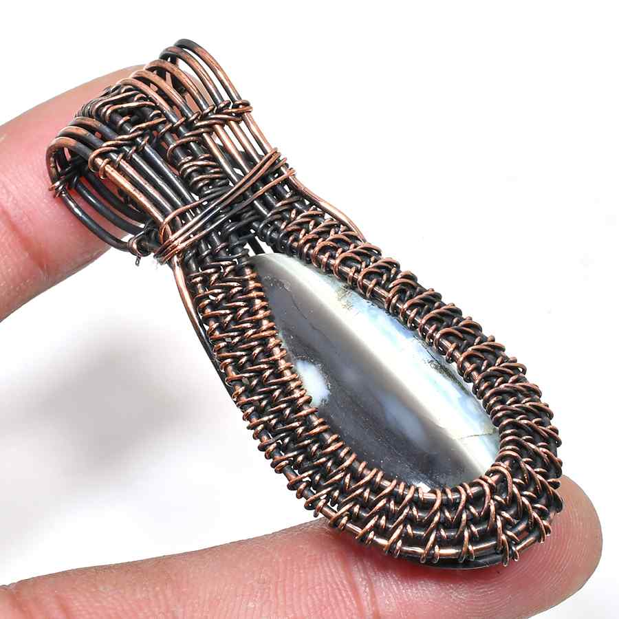 Selene’s Shroud – Labradorite Copper Pendant