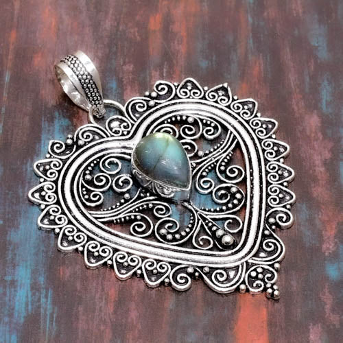 Mystic Heart – Labradorite Filigree Pendant