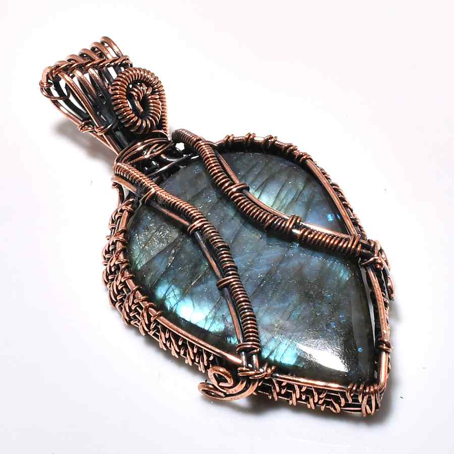 Selene’s Insight – Labradorite Copper Pendant