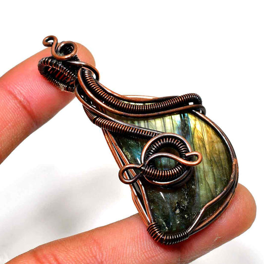 Mystic Veil – Labradorite Copper Pendant