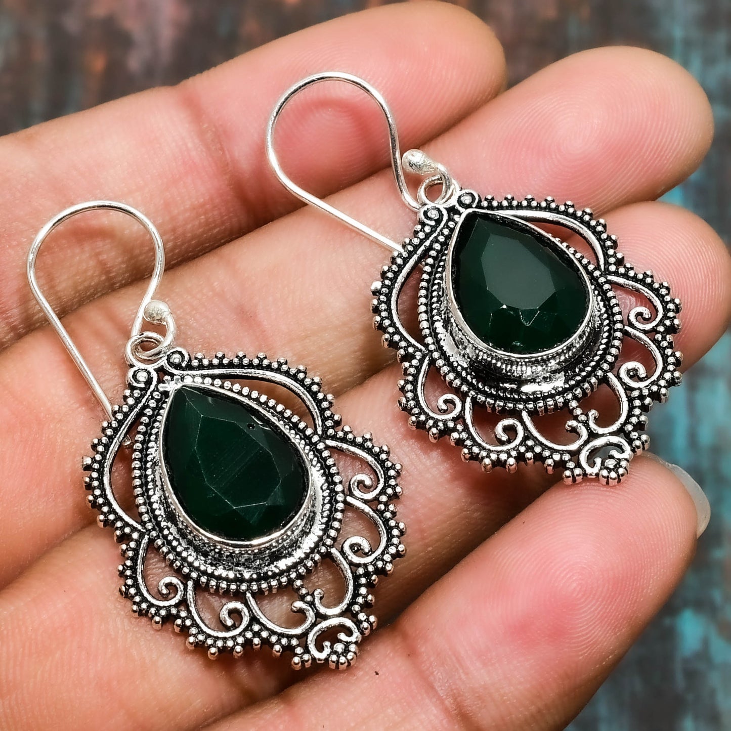 Emerald Harmony – Sterling Silver Filigree Earrings