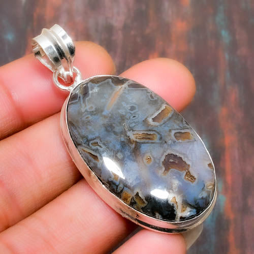Serenity’s Embrace – Agate & Sterling Silver Pendant