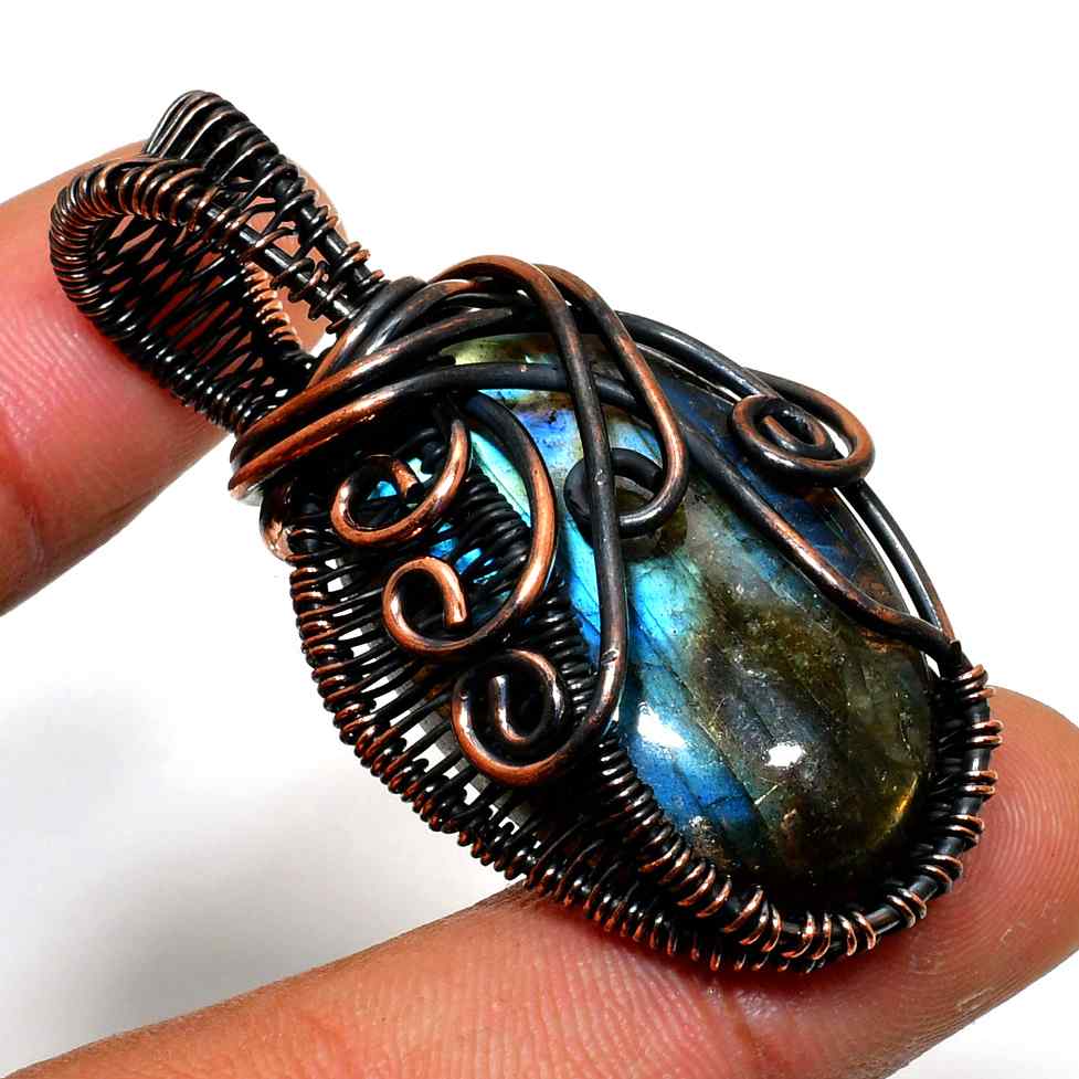Aurora’s Veil – Labradorite Copper Pendant