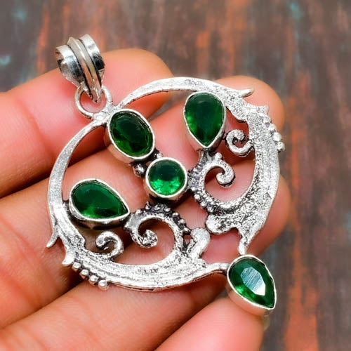 Verdant Harmony – Silver & Green Gemstone Pendant