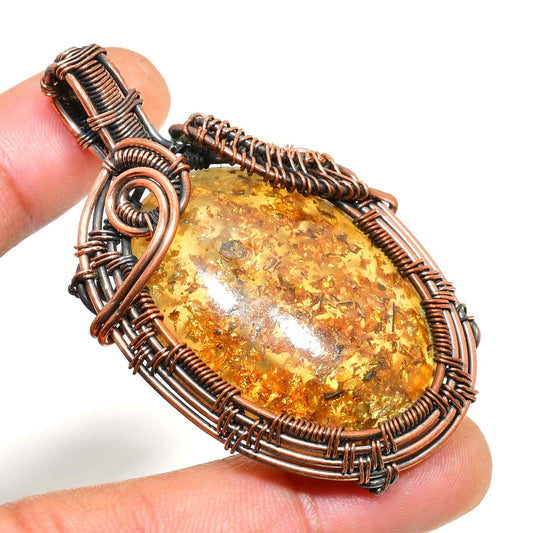 Sunlit Ember – Amber Copper Wire Pendant