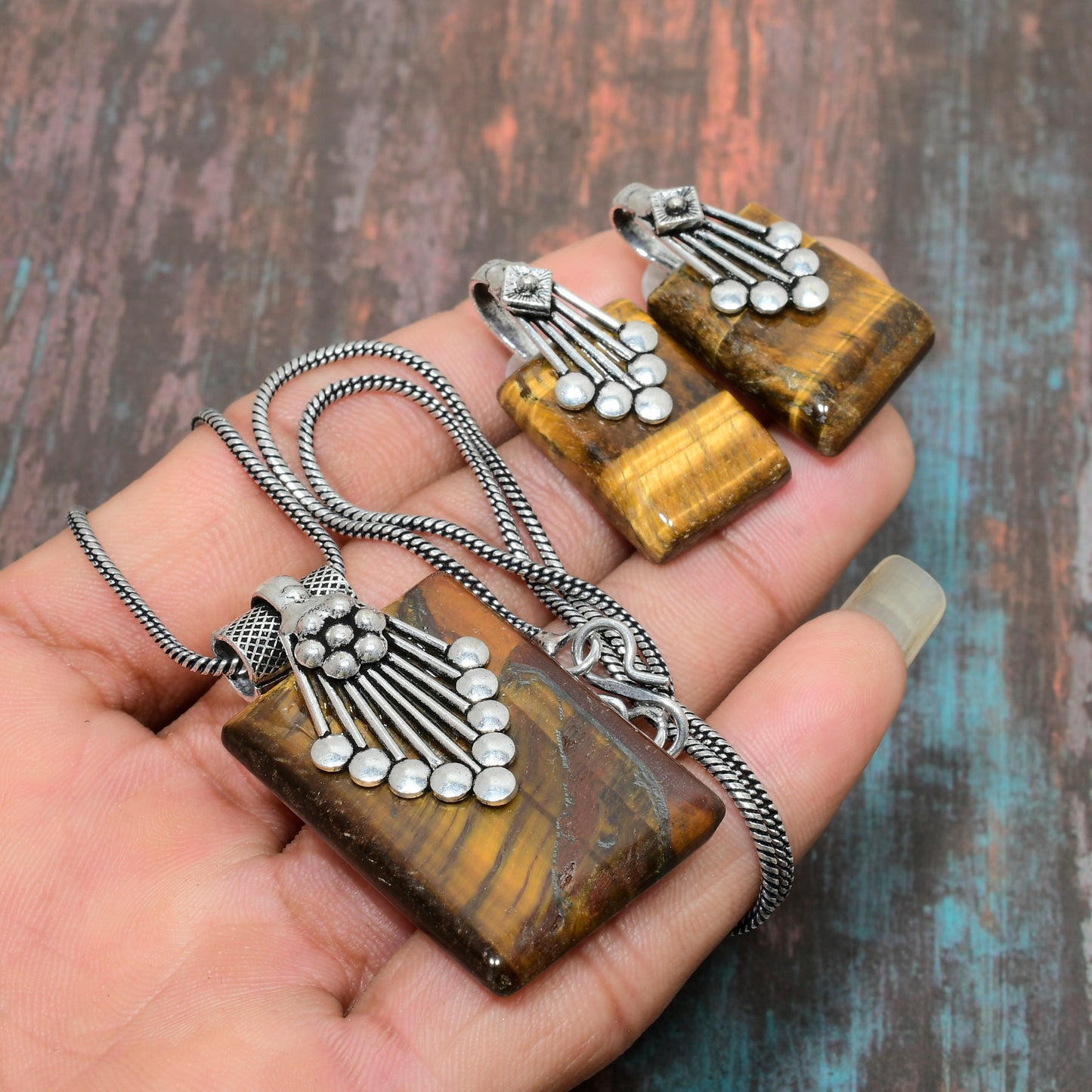 Arden’s Shield – Tiger’s Eye Silver Pendant