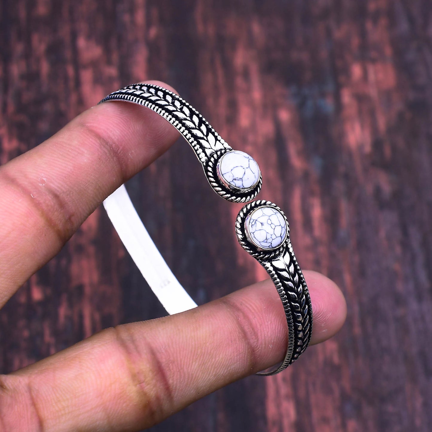 Serenity Flow – Silver & Howlite Bracelet