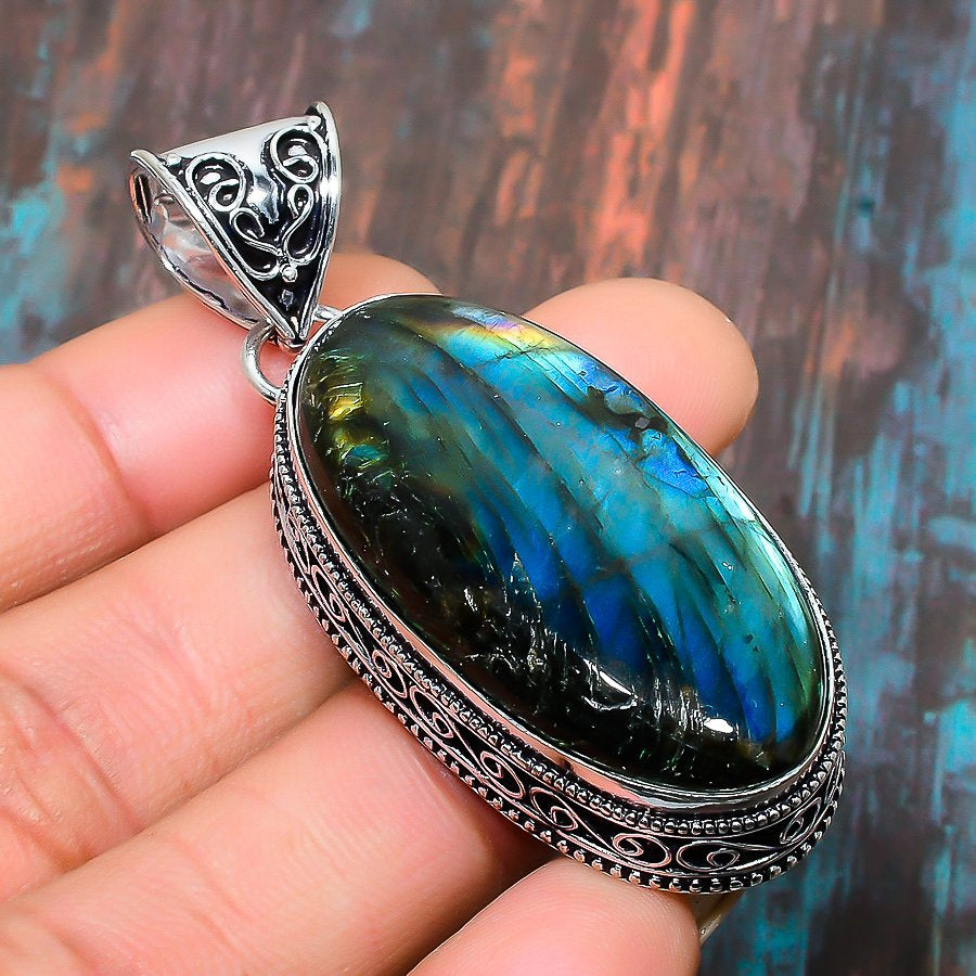 Labradorite Mystique – Sterling Silver Pendant