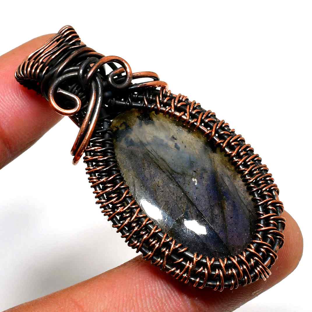 Astral Gleam – Labradorite Copper Pendant