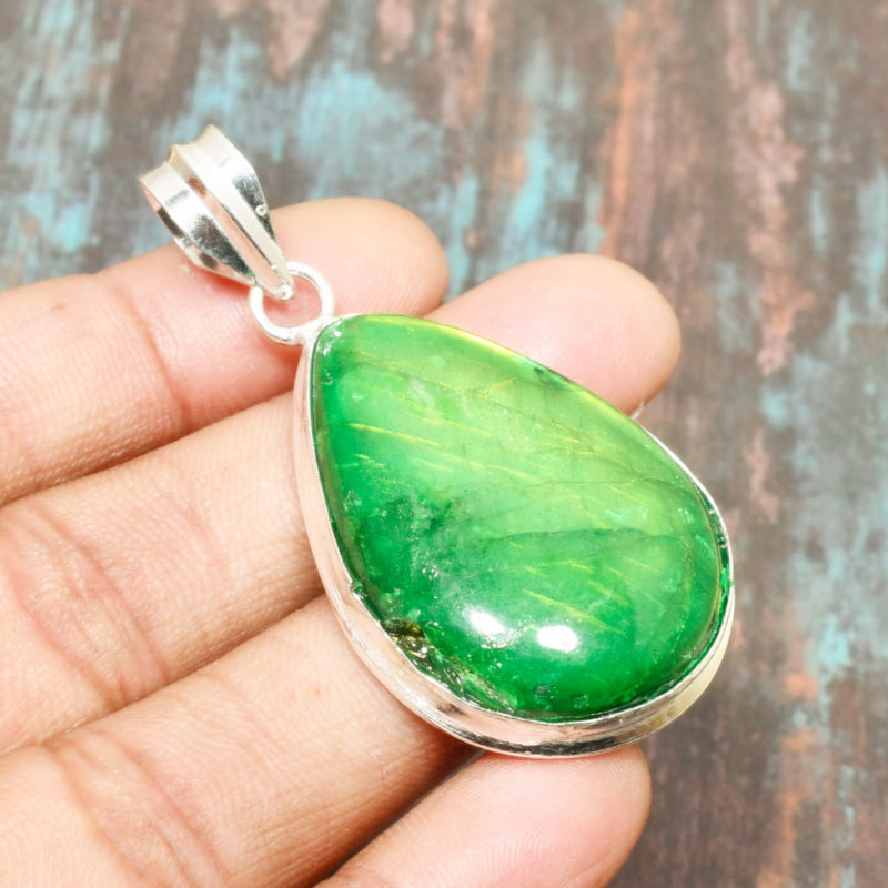 Verde Harmony – Green Jade & Sterling Silver Pendant