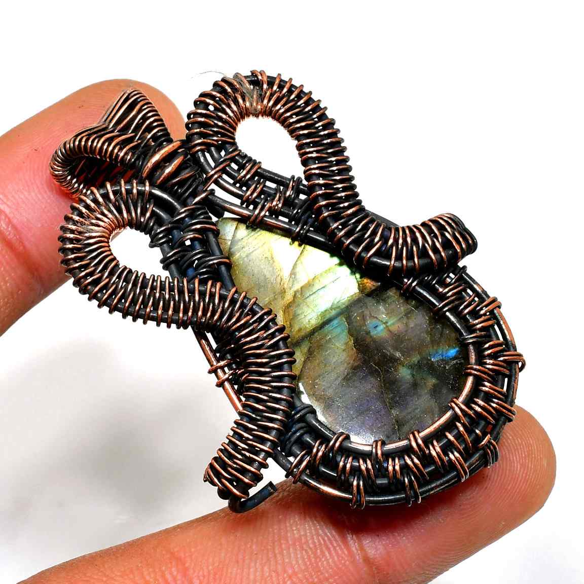 Radiant Tranquility – Labradorite Copper-Wrapped Pendant