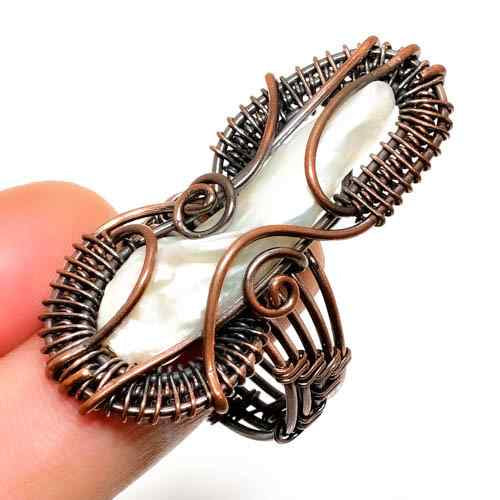 Echo’s Embrace – Pearl & Copper Wire Ring