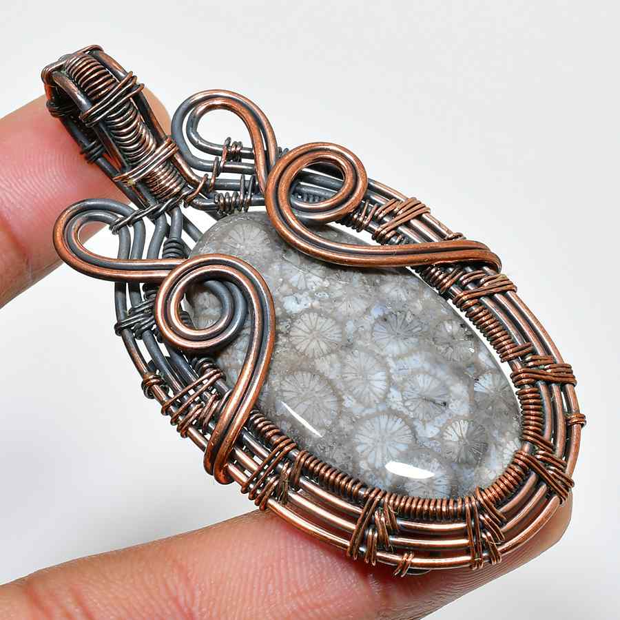 Celestial Embrace – Labradorite Copper Pendant