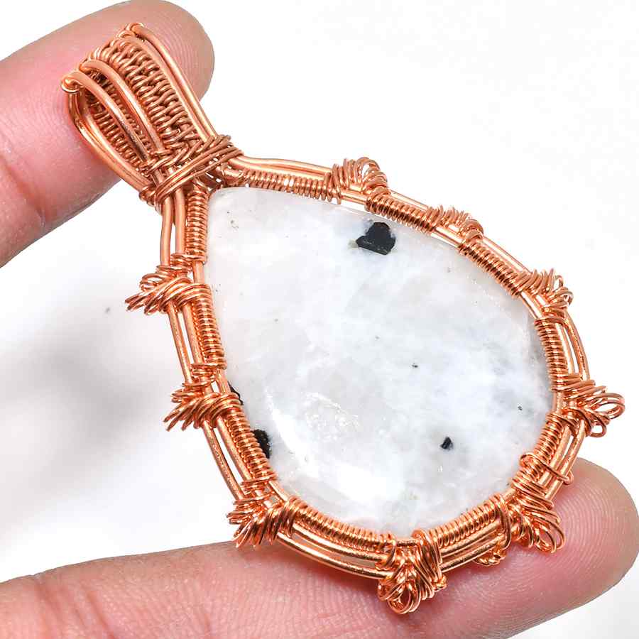 Luna’s Embrace – Moonstone Copper Pendant