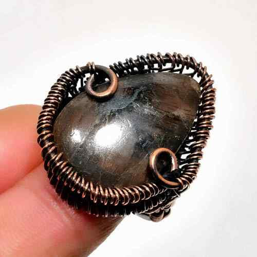 Selene’s Gleam – Labradorite Copper Ring