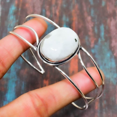 Luna’s Harmony – Moonstone & Silver Bracelet